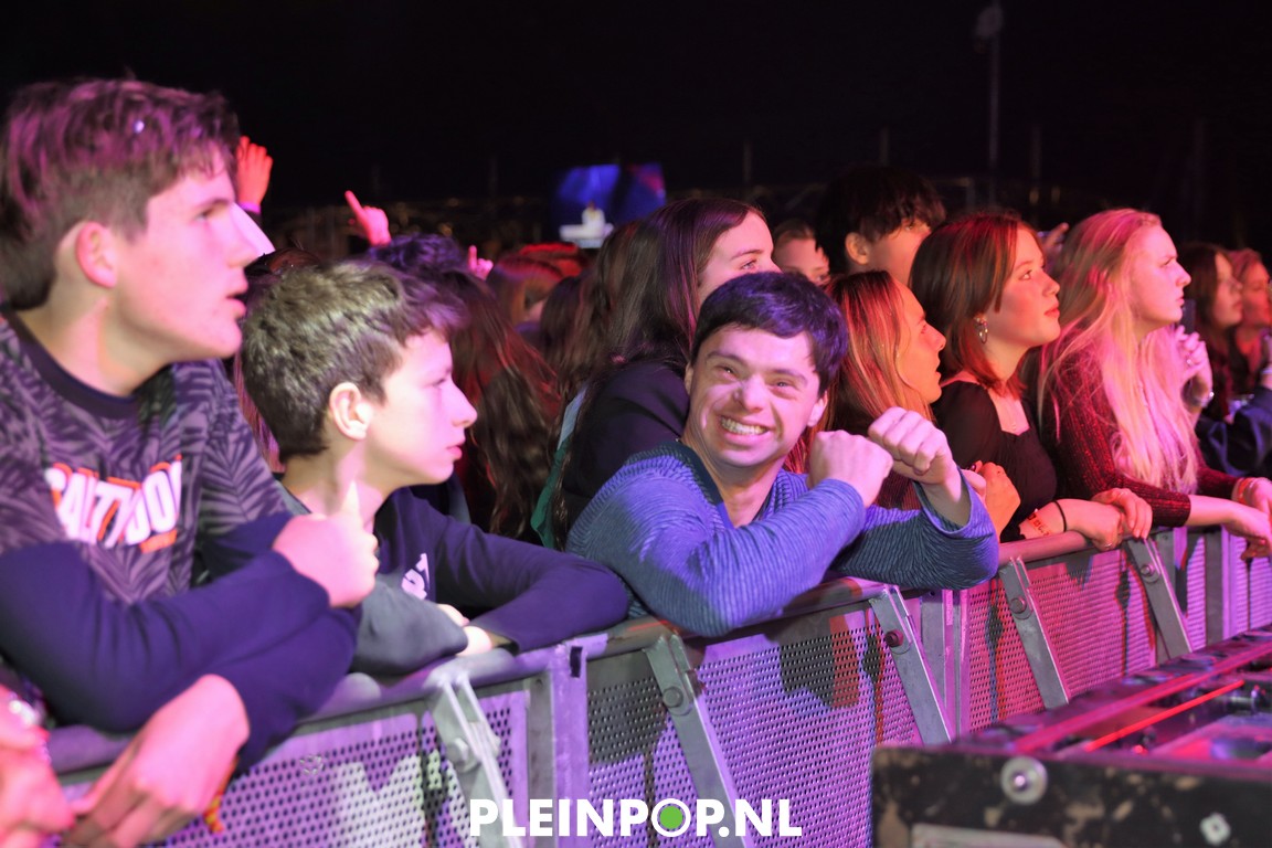 V R I J D A G     (104)